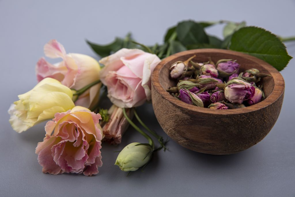 Ménopause naturelle, plantes féminines, alimentation vivante, vitalité féminine